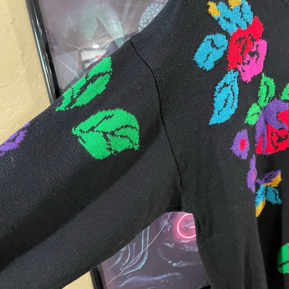 80s Floral Cottagecore Granny Double Sided Black Knit Sweater Size Medium - Picture 4 of 8
